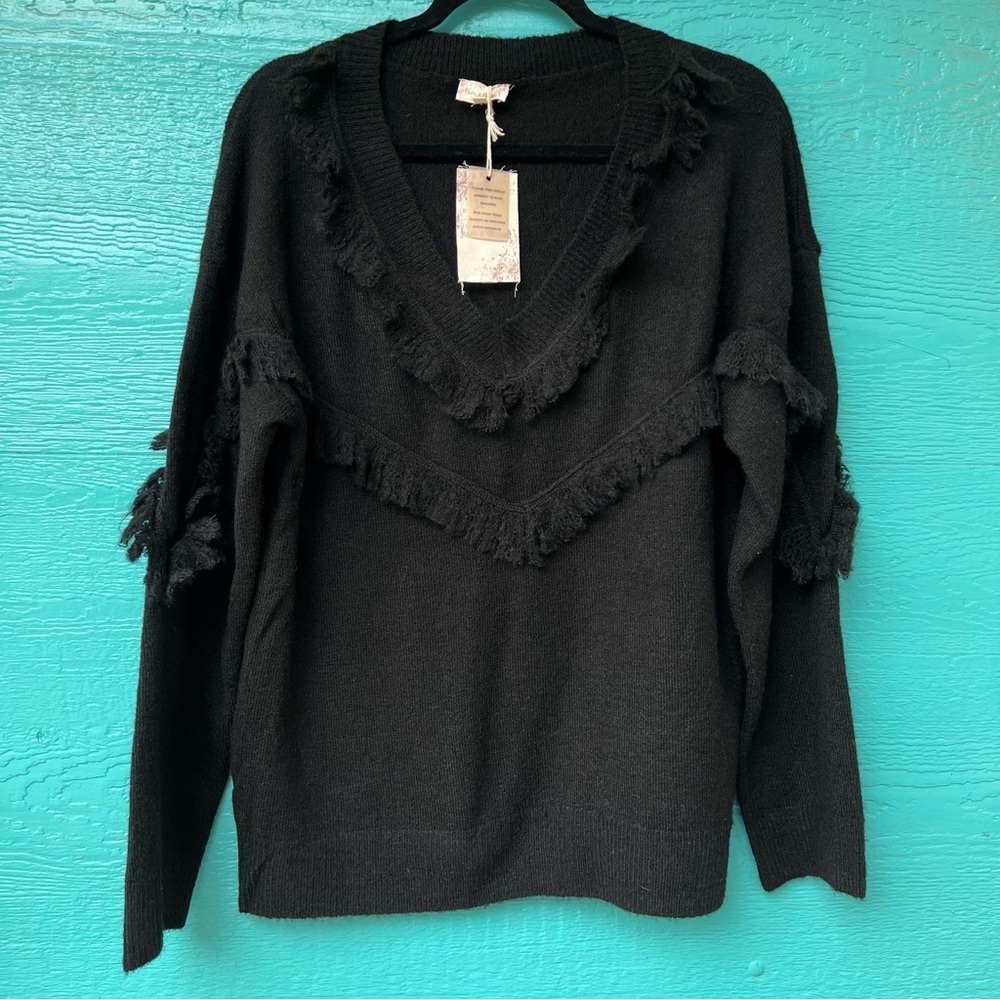 V-NECK FRINGE DETAILED PULLOVER SOFT BLACK SWEATER HEM & THREAD SIZE LARGE NWT